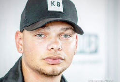 Kane Brown si perde nel parco della sua villa: salvato dalla Polizia