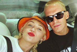 Miley Cyrus e Cody Simpson si sono lasciati: la cantante torna single