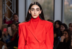 Modella Gucci vittima di body shaming: viene derisa per la sua bellezza anticonvenzionale