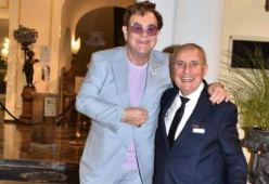 Elton John denunciato dal Codacons perché girava per Capri senza mascherina