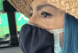 Loredana Berté invita tutti a indossare la mascherina: “Ho sempre infranto le regole, ma la uso anche io”