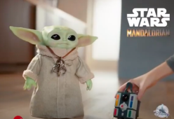 Arriva il Baby Yoda alto 27 cm che ti seguirà per tutta casa