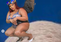 Lizzo per Halloween si è travestita da mosca, quella che si è posata sulla testa del Vicepresidente USA Mike Pence