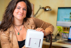 Donna 23enne inventa un dispositivo per lo screening del tumore al seno