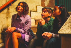 Elodie regala ai ragazzi del suo quartiere corsi di educazione digitale