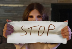 Laura Pausini su Maradona: “Fa più notizia l’addio a un uomo poco apprezzabile che l’addio alle donne abusate”