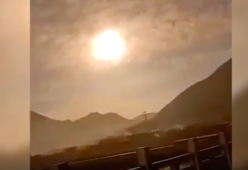 Incredibile palla di fuoco esplode nei cieli della Cina