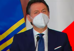 Conferenza stampa di fine anno di Conte: dal vaccino alla scuola, i temi toccati