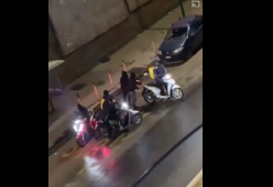 Ritrovato lo scooter del rider rapinato a Napoli. Fermati i presunti aggressori, tra i quali anche dei minorenni