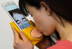 Arriva Kissenger, l'app che permette di baciarsi a distanza