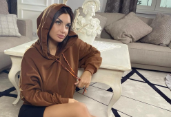 Elettra Lamborghini: “Ho un dolore assurdo alle gambe”