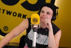 Wild, crazy e rock'n'roll: Yungblud a 105 Mi Casa 