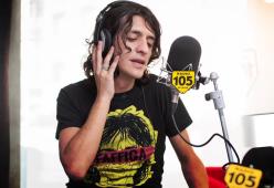 105 Mi Casa: Motta canta Massimo Ranieri ed Edoardo Bennato al Casaoke