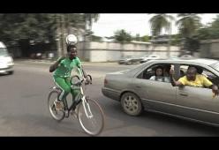 103 Km in bici con un pallone in testa: è record del mondo per un calciatore nigeriano