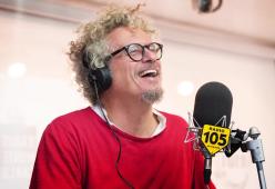 Niccolò Fabi festeggia i vent'anni di carriera a 105 Mi Casa