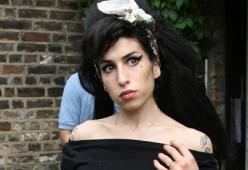 Amy Winehouse, il padre preso di mira sul web