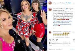 Asia Argento e la figlia Anna Lou Castoldi sfoggiano un look super rock (in coordinato)