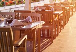 In Calabria disposta l'apertura anticipata di bar e ristoranti per il servizio all'aperto: protesta dei sindaci 