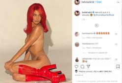 Bella Hadid super sexy: in topless e parrucca rossa infiamma il web