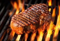 La "finta carne" non può chiamarsi "bistecca" e inganna i consumatori: si accende la battaglia per la giusta denominazione