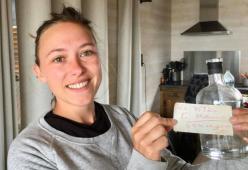 Ragazza francese trova il messaggio di un italiano in una bottiglia, ora cerca l’autore