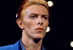 Auguri a David Bowie che oggi avrebbe compiuto 73 anni