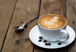 Versa ansiolitici nel cappuccino della collega rivale per un anno: condannata