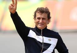 Alex Zanardi, le sue condizioni stanno migliorando: vede e sente