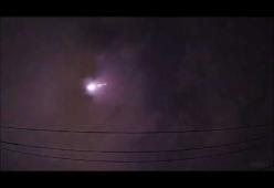 Incredibile esplosione di una meteora nei cieli di Tokyo [video]