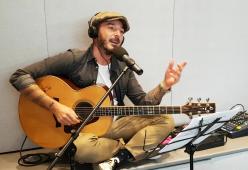 Il Maestrello Lotti canta "Amore Di Plastica" di Carmen Consoli