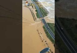 Alluvione in Sardegna: crolla un ponte sulla statale vicino Cagliari