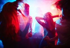 86enne evade dagli arresti domiciliari per andare al night club