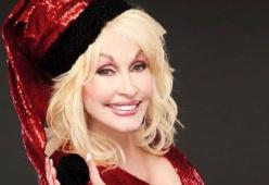 Dolly Parton: fuori il nuovo album natalizio "A Holly Dolly Christmas"