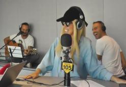 Baby K e la banda di 105 Take Away cantano "Voglio Ballare Con Te"