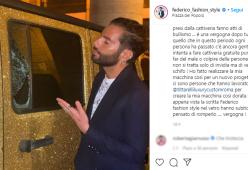 "Sfigati": Federico  Fashion Style contro chi gli ha spaccato il vetro dell'auto