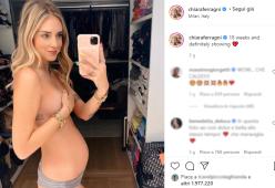 Chiara Ferragni mostra il pancione in topless e fa impazzire i fan