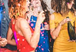 Usa, feste organizzate per contagiarsi: scatta l'allarme "Coronavirus party"