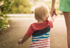 Viminale: consentita la camminata genitore-figlio, ma no jogging  
