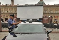 Film porno sul maxi schermo in piazza a Bologna: denunciato un 24enne