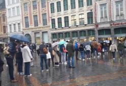 Code in libreria in Francia prima del lockdown: la foto diventa virale