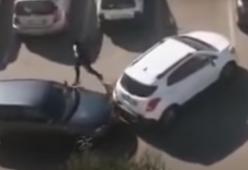 Rubano un Suv in pochi secondi: la proprietaria li filma dal cellulare