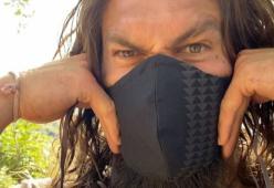 Jason Momoa lancia la mascherina ispirata al suo tattoo