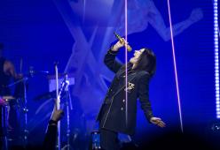 Laura Pausini festeggia 30 anni di carriera con tre concerti, e un nuovo brano