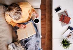 Le 5 regole finlandesi della felicità per stare bene a casa
