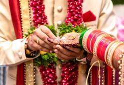 India, maxi focolaio di Covid al matrimonio: 111 contagi, lo sposo muore dopo la cerimonia