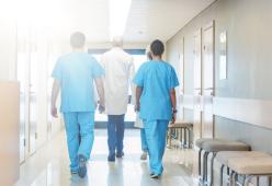 Il prossimo Nobel per la Pace a medici e infermieri: la proposta