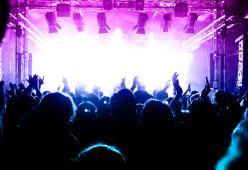 La lista di tutti i concerti e i live rimandati nel 2021