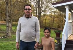 Questi sposi vengono continuamente scambiati per padre e figlia
