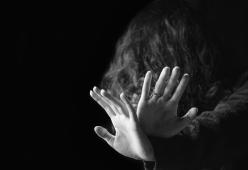 Genitori uccidono le due figlie: "Risorgeranno entro la mezzanotte”