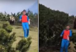Orso compare alle spalle del bimbo, ma lui se la cava benissimo